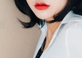短裙套图,Son Ye Eun让风吹得你心颤。